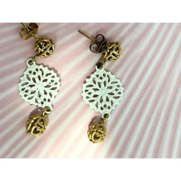 Vintage White Enamel Snowflake Gold Toned Dangle Geometric Post Back Earrings - Picture 3 of 9